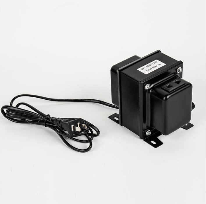 Hogyan javítja az Isolation Transformer a rendszer stabilitását és alkalmazhatóságát a fizikai leválasztási mechanizmus, az elektromos interferencia elnyomása és a hibák továbbterjedésének megakadályozása révén?