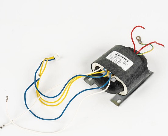 Mi a különbség az R-típusú transzformátorok és a hagyományos EI/toroid transzformátorok között?