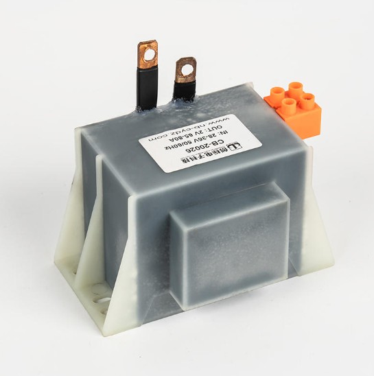 Hogyan lehet megkülönböztetni a nagyáramú transzformátort és az áramváltót?